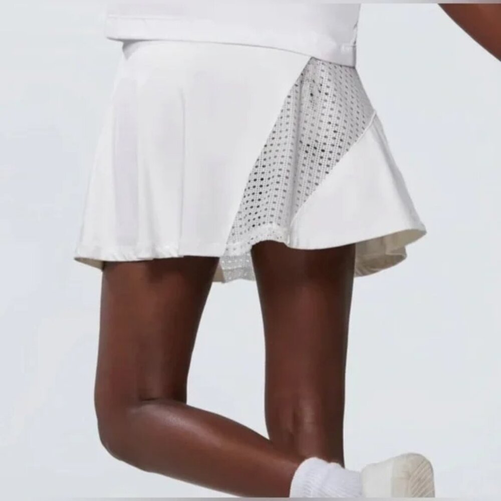 Tuckernut Tnuck Sport Naomi White/Fresh Buds Perforated Skort/Skirt L - Picture 3 of 16